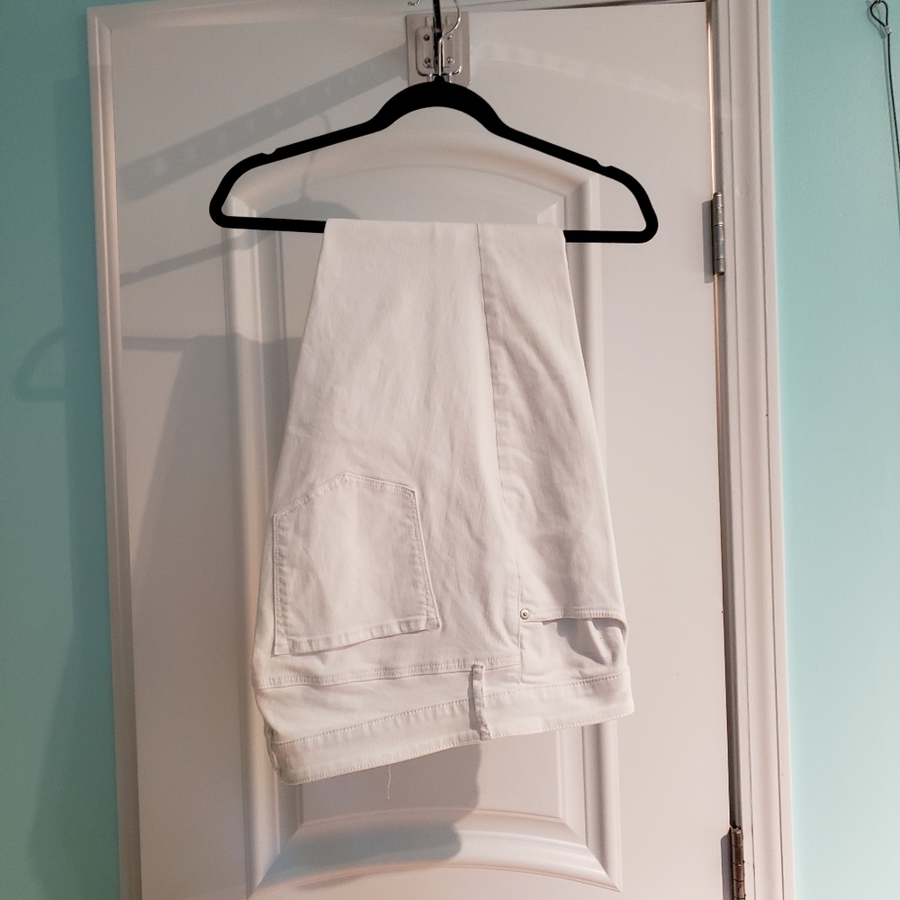 Loft Plus modern skinny white jeans